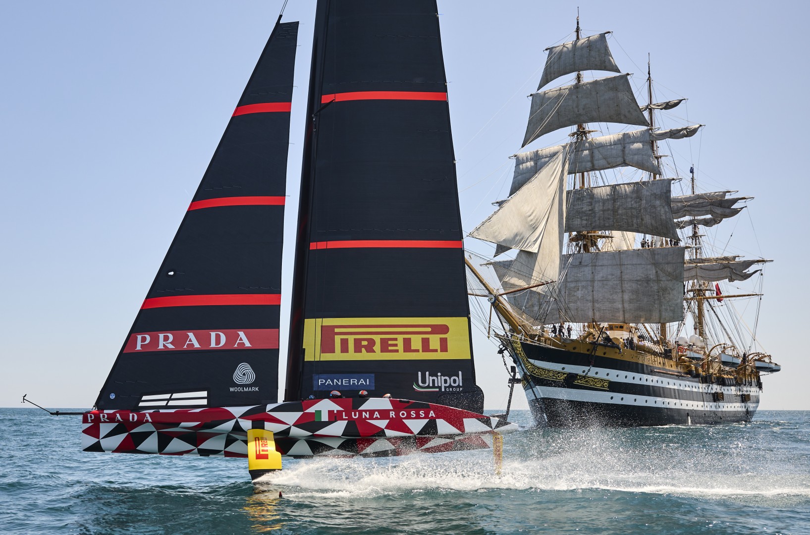 Pressmare Nave Vespucci E Luna Rossa Di Nuovo Insieme