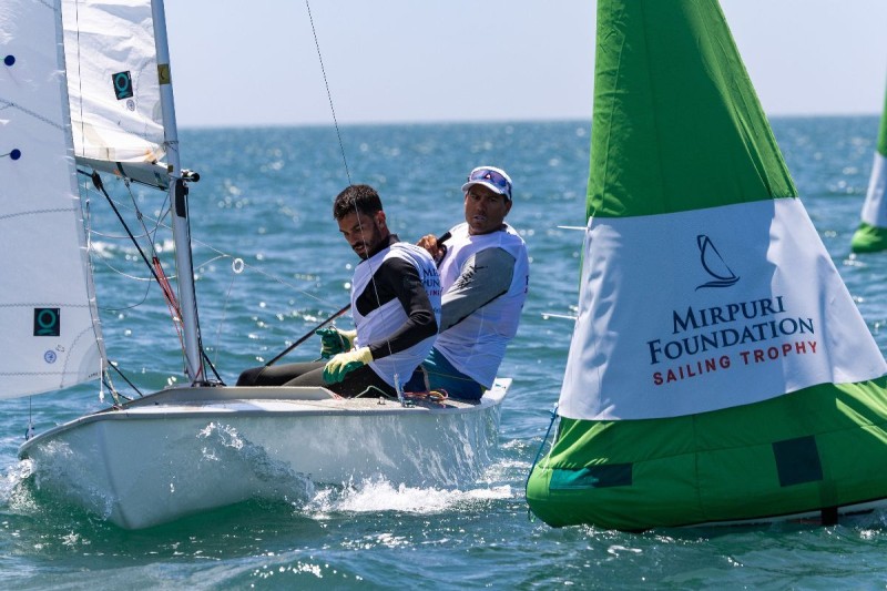 Snipe, Optimist e la flotta dei "grandi" nella baia di Cascais. @ MFRT