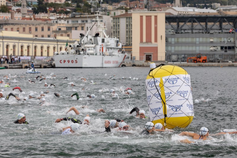 Iscrizioni aperte alla Barcolana Nuota, la gara di nuoto in acque libere