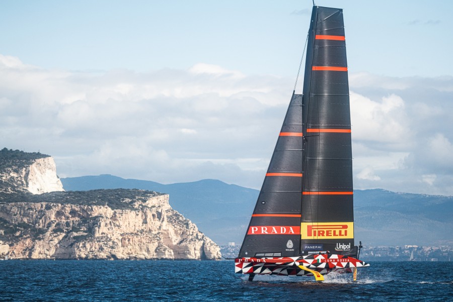 Luna Rossa go full race mode at pace