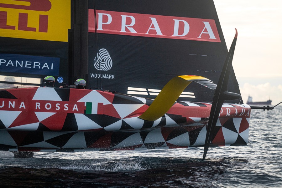 Luna Rossa go full race mode at pace