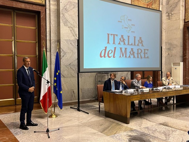 Cinque francobolli dedicati all’Italia del mare