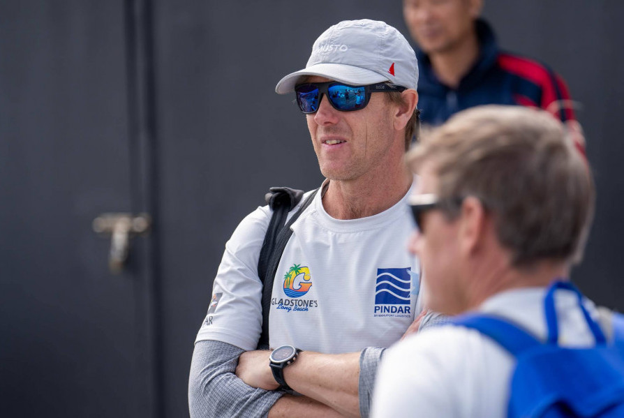 Great Britain’s Ian Williams in Macao with his Pindar by Manuport Logistics team of Richard Sydenham, Gerard Mitchell and Jon Gundersen  Photo: Ian Roman/WMRT