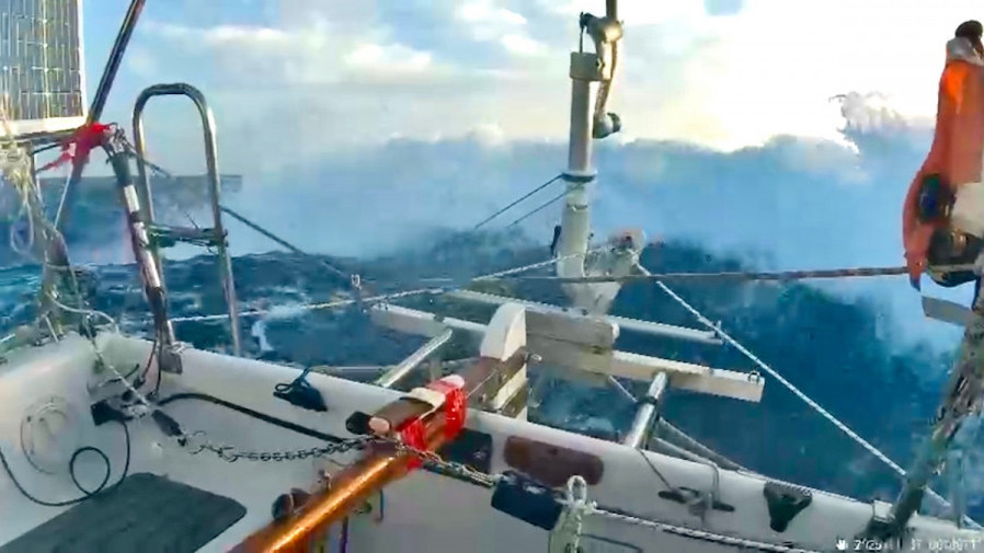 Racing into a Perfect Storm. The fleet is sprinting towards Durban, but a 45-50kt front is due to hit as they arrive. The forecast warns of the dreaded Agulhas Current convergence, known for creating monstrous, breaking seas – a scenario legendary sailor John Guzzwell himself called “unpredictable.” Credit: Jakub Ziemkiewicz / MGR2025