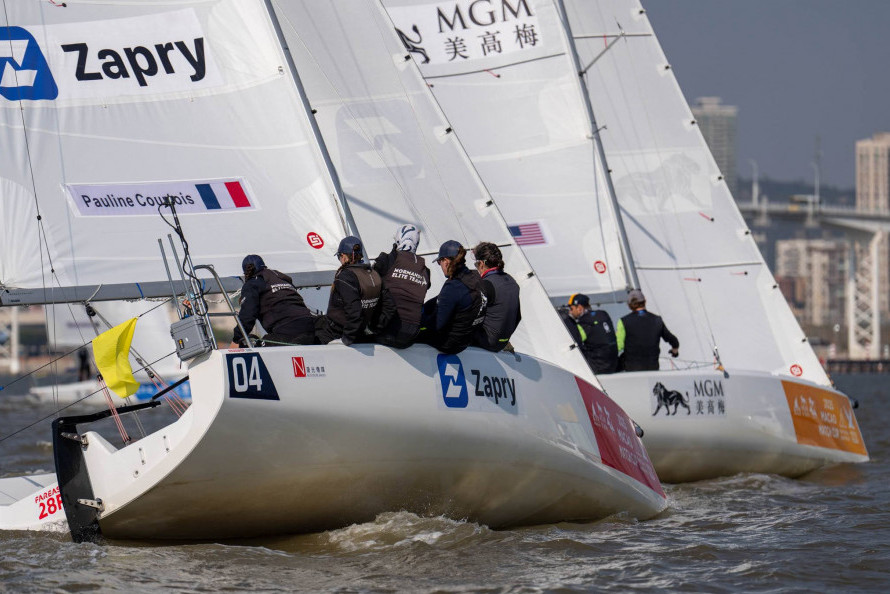 Pauline Courtois (FRA) Match in Pink against USA’s Chris Poole in the Quarter-finals  Photo: Ian Roman/WMRT