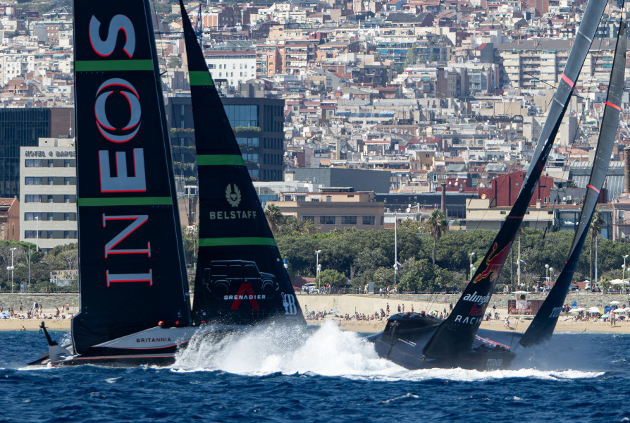 British and Italians move to match point in the Louis Vuitton Cup Semi-Finals