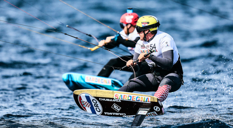 Maeder e Kampman vincono il Sardinia Grand Slam e festeggiano il titolo mondiale di KiteFoil