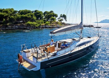 Prenota le tue vacanze in barca sull’ Azuree 46 a charter