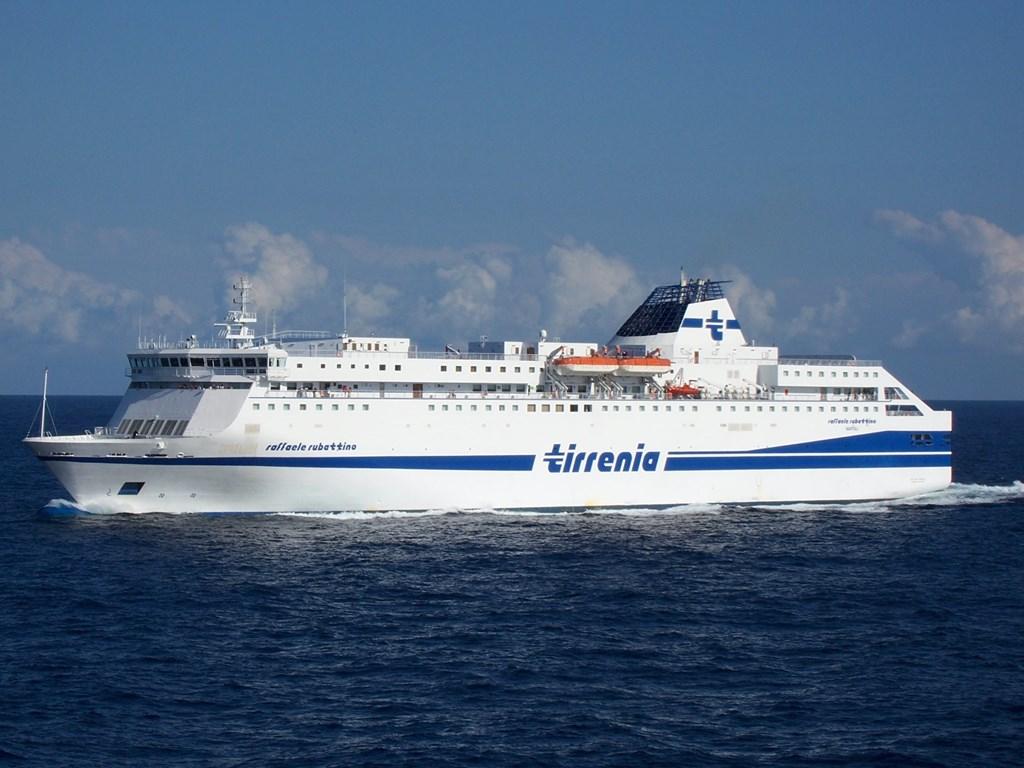 Uno dei traghetti della compagnia Tirrenia