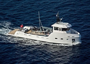 YXT 20m support vessel world debut at Monaco Yacht Show 2016