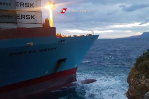 Incidente nella notte per la porta container Gustav Maersk in navigazione da Rijeka e diretta a Gioia Tauro