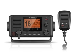 La radio Garmin VHF 210i