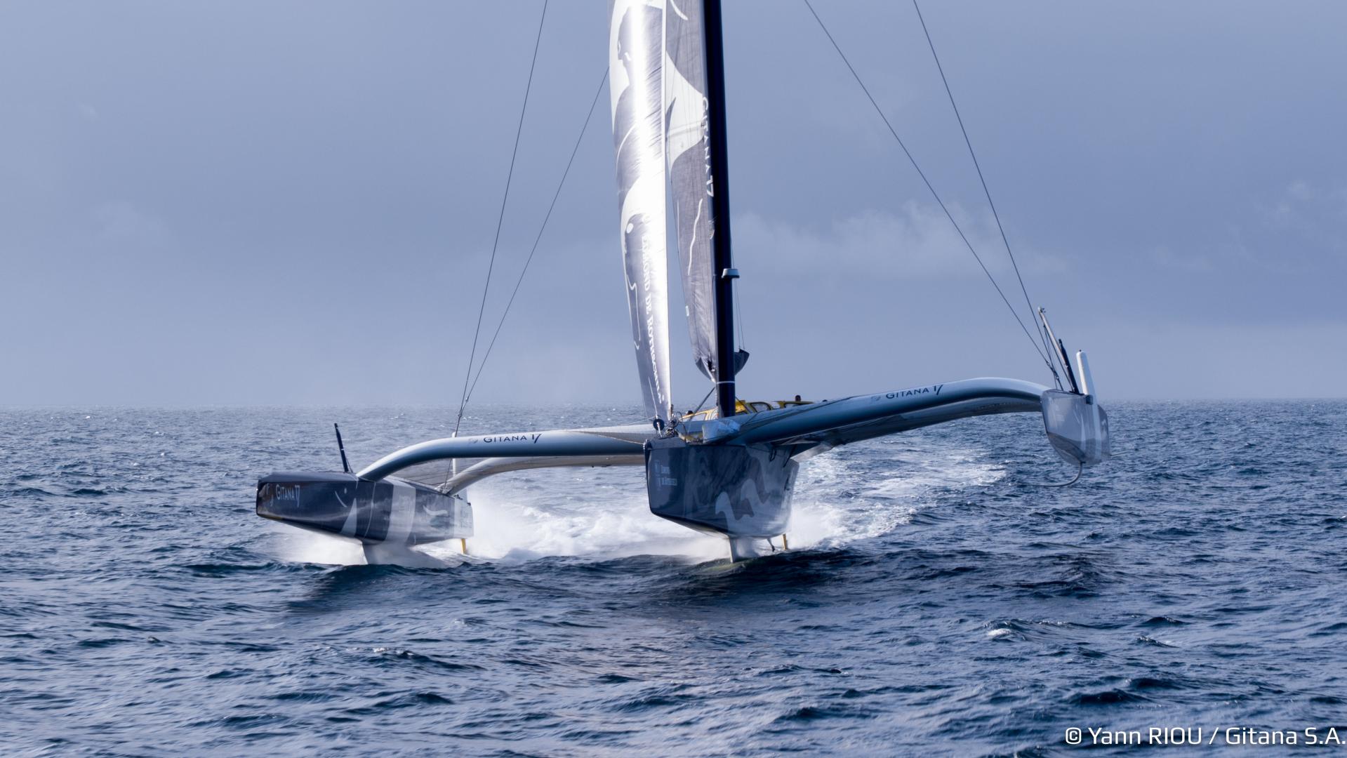 The Maxi Edmond de Rothschild, a large oceanic trimaran measuring 32 metres long and 23 metres wide 
