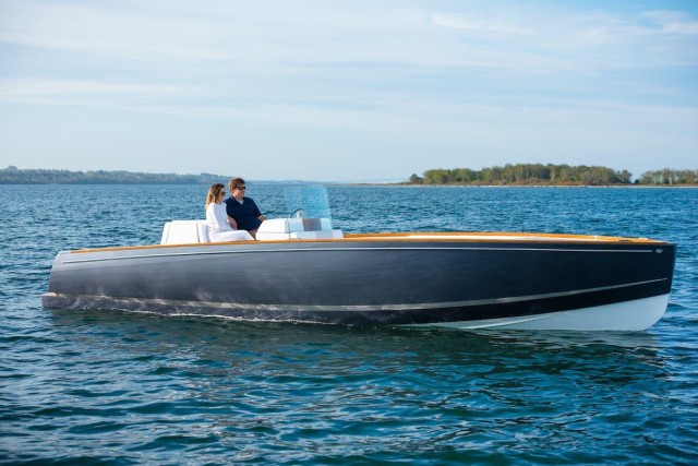 Hinckley Dasher, the world’s first fully electric luxury yacht