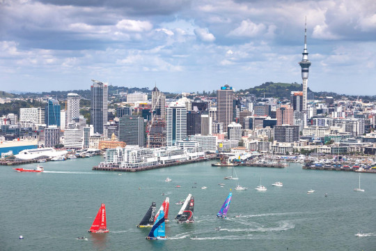 MAPFRE lead a spectacular start from Auckland © María Muiña/MAPFRE