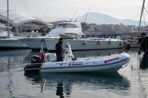 A Gibilterra in gommone: Suzuki e Italo alle Colonne d’Ercole