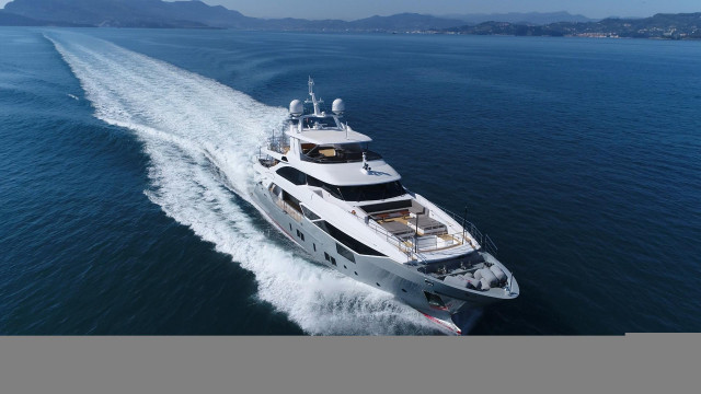 Benetti Fast 125 MY Lejos3