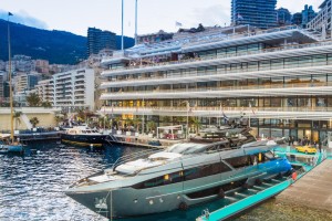 Il Riva 110' Dolcevita ormeggiato allo Yacht Club de Monaco