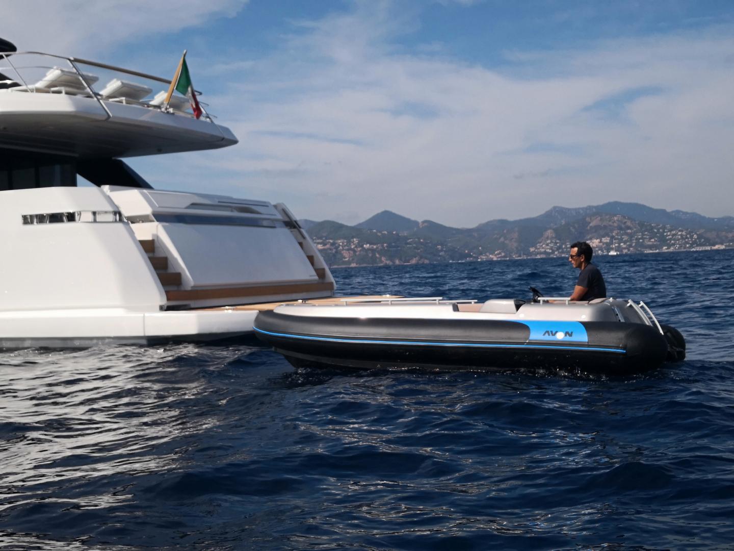Avon (Z Nautic Group) & Torqeedo launch the eJET 450, a 100% electric tender