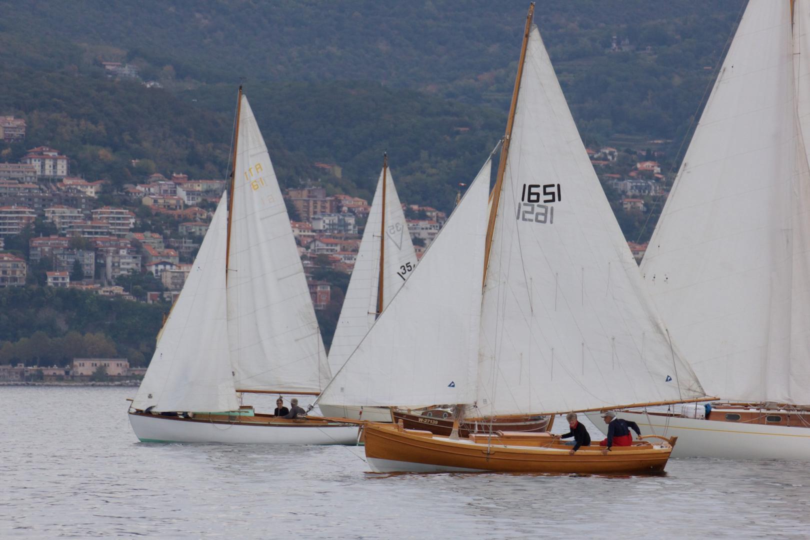 Il Golfo di Trieste e lo Yacht Club Adriaco abbracciano le vele d'epoca