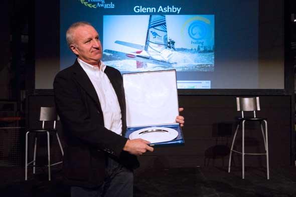 Paolo Penco ritira il Sailor Award per Glen Ashby