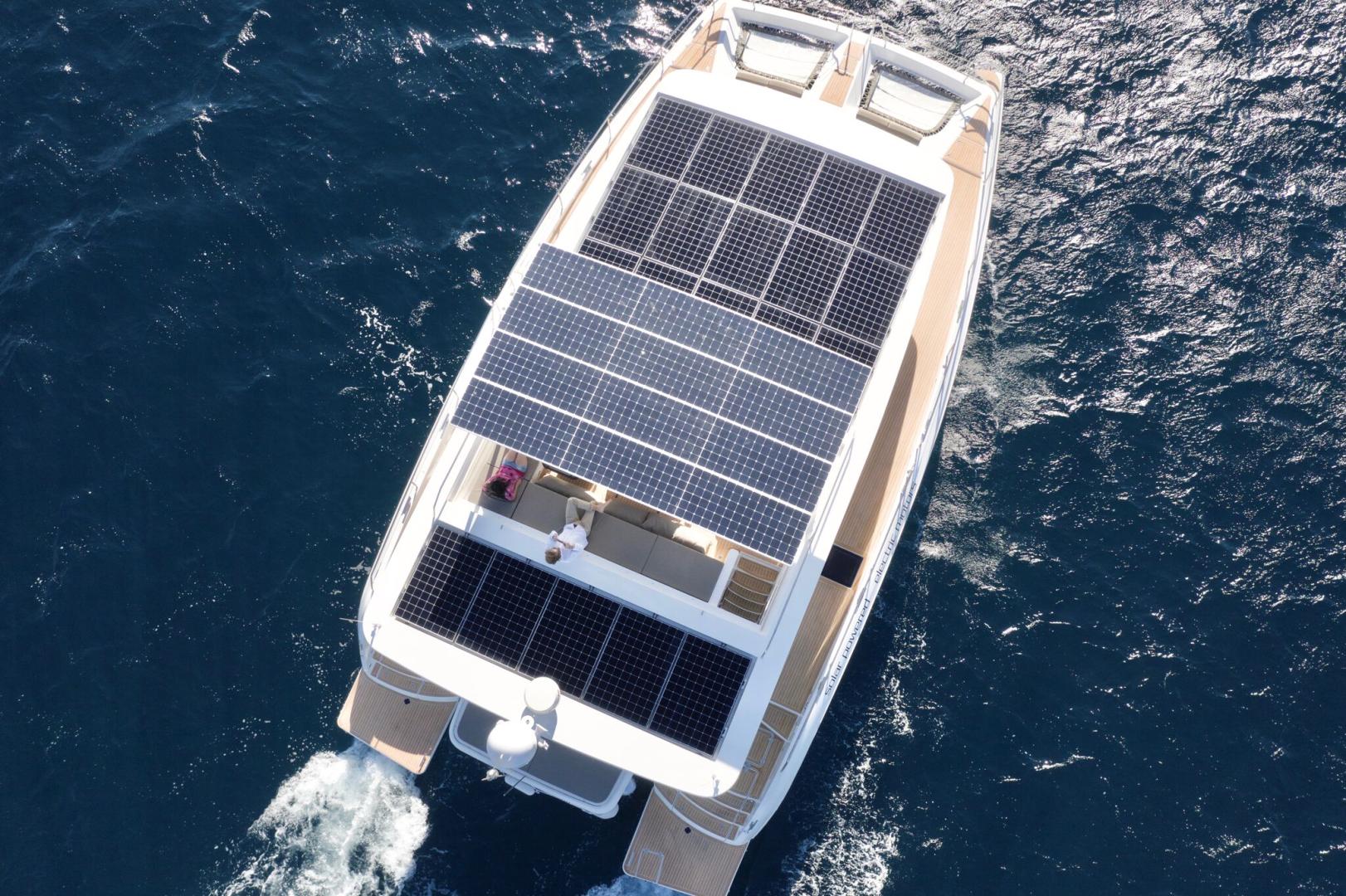 Silent 55: use of solar panels
sets green new trends in modern yachting