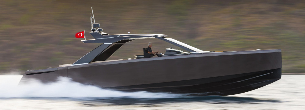 The 16-metre fast runaboat designed by Bill Dixon