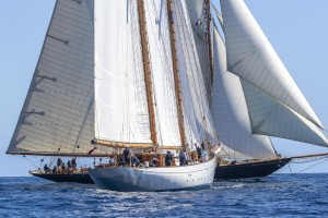 Mariette of 1915 fails to adequately keep clear of Naema at the top mark