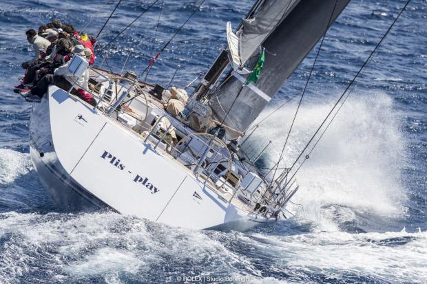 SuperNikka into the lead as conditions favour the small at Rolex Capri