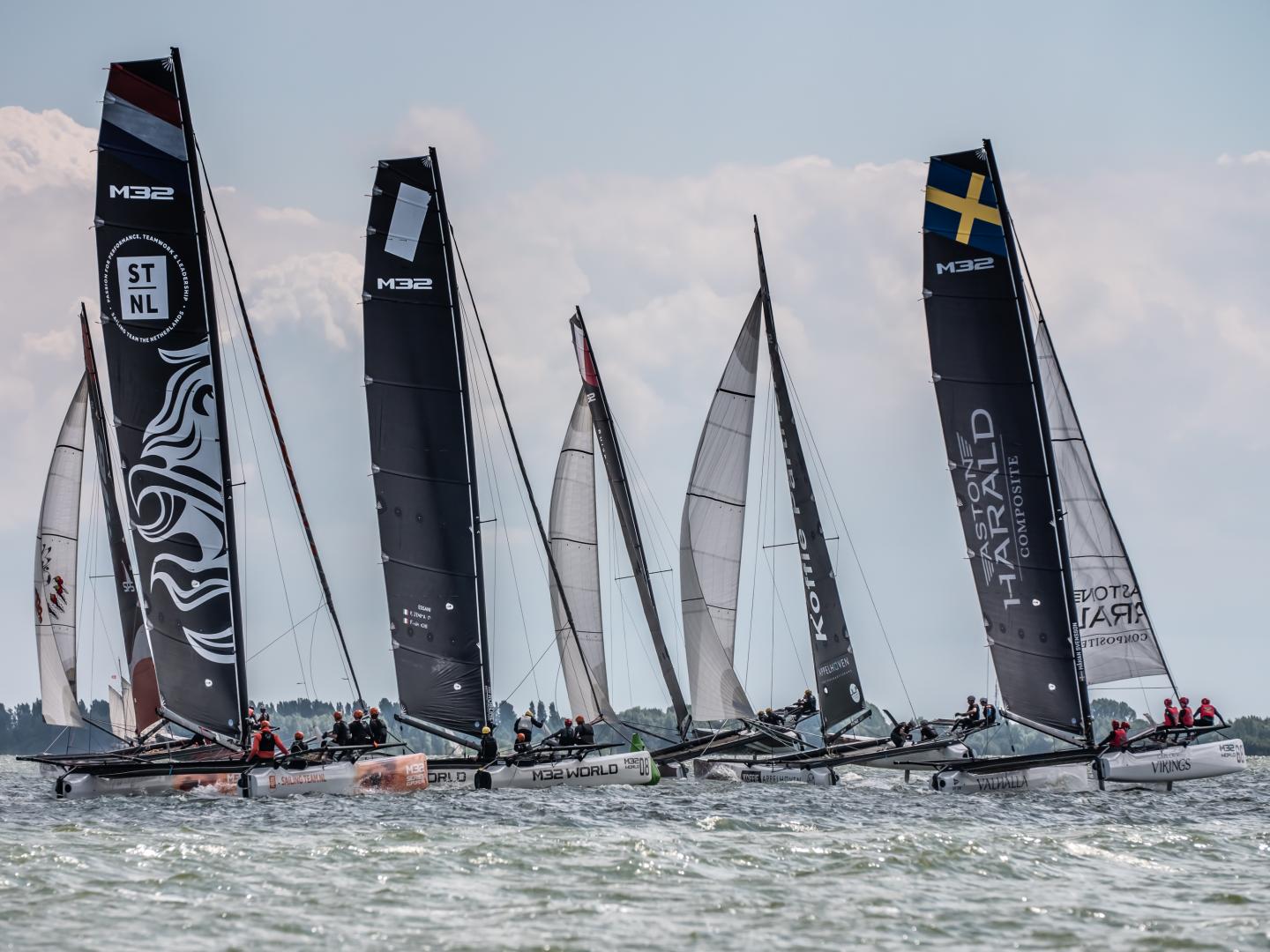 Section 16 and Cape Crow Vikings on a charge at M32 European Series