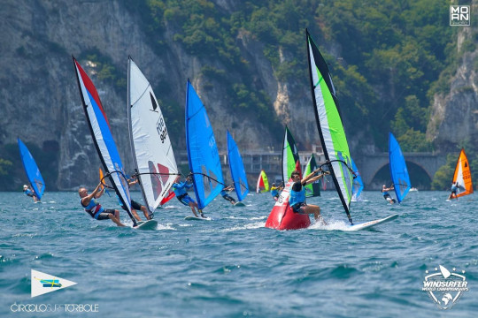 Il Windsurfer Spirit infiamma la spiaggia di Torbole