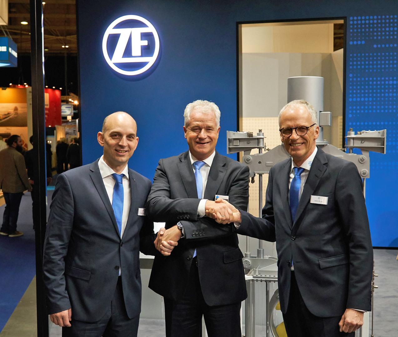 Successful expansion of a long-term partnership: ZF and ADS van STIGT broaden their business relationship to include the rudder propeller and tunnel thruster segment. From left to right: Reiner Viebahn (ZF), Dave Plug (ADS van STIGT), Andre Körner (ZF)