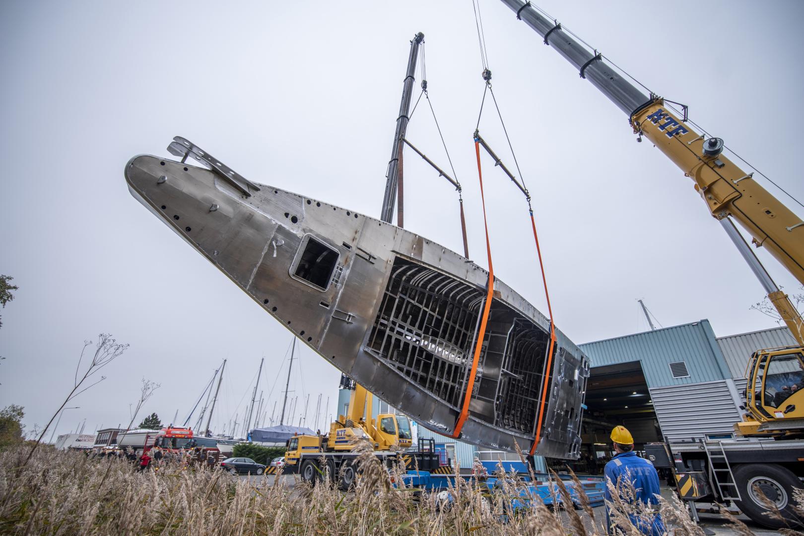 Aluminium hull of Pelagic 77 turned at KM Yachtbuilders