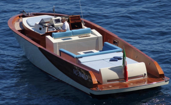 WB40’ Classic, il weekend cruiser di 13 metri che unisce legno e avanzati compositi in carbonio