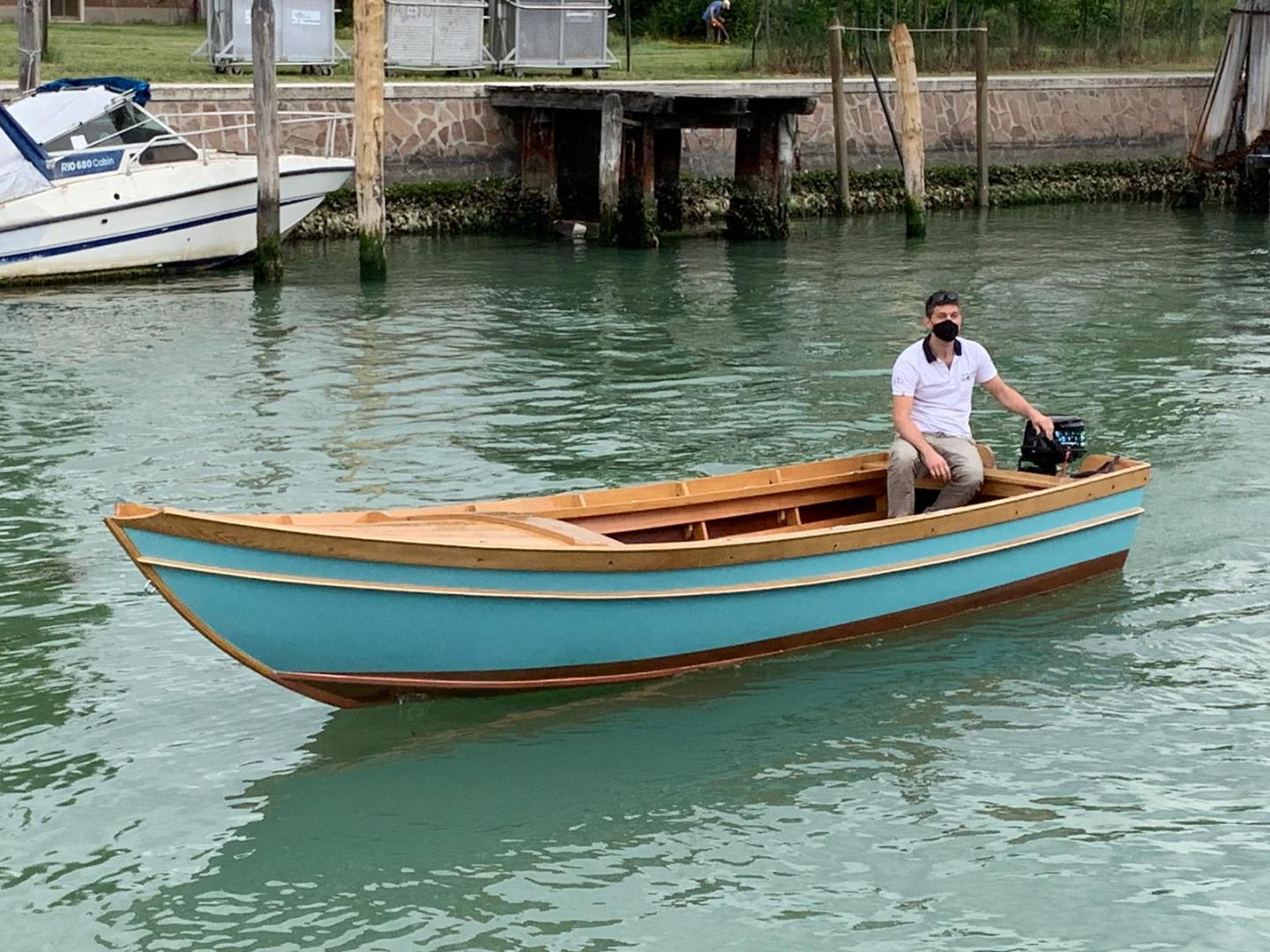 Venezia riparte: varata oggi una barca in legno elettrica