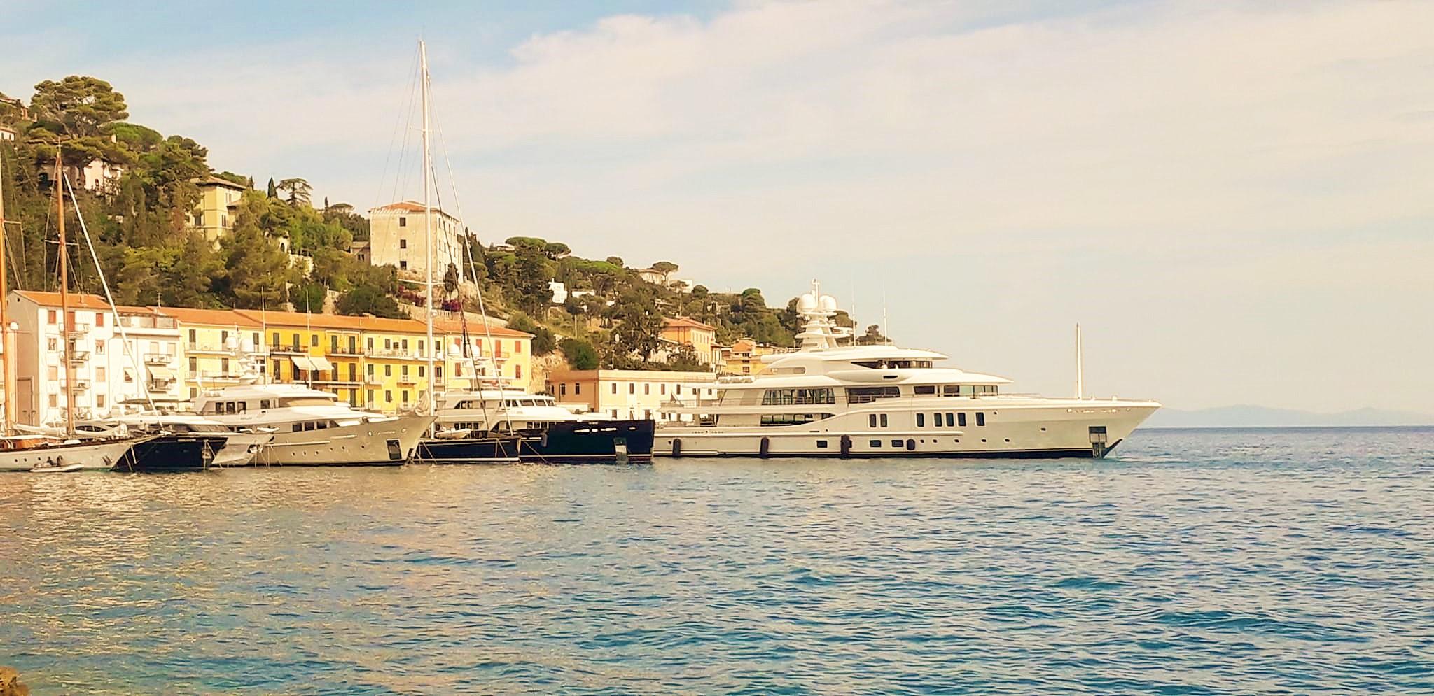 Il Superyacht  New Secret a Porto Santo Stefano