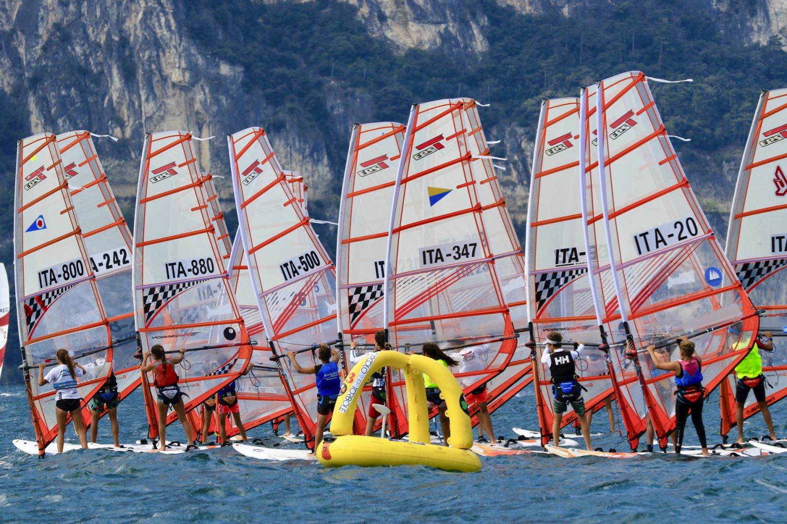 Italiani giovanili singoli: Optimist a Malcesine e windsurf a Torbole - day 1