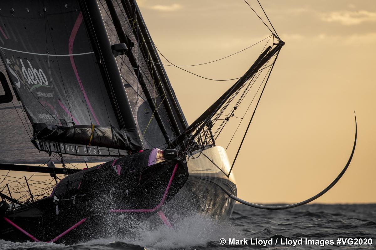 Alex Thomson leads southbound flight as foilers accelerate