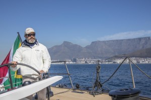 Juan Ignacio Entrecanales, armatore del suo terzo Southern Wind, sotto alla Table Mountain al timone del nuovo 105 Kiboko III