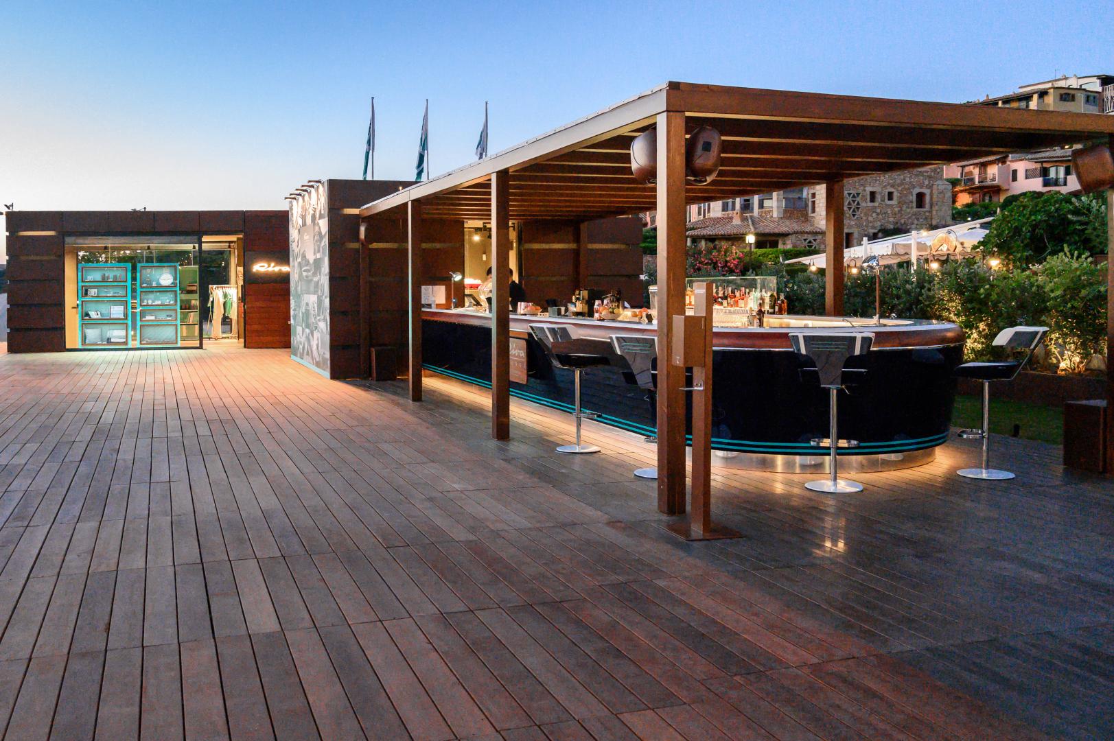 Riva Lounge inaugura al Waterfront di Porto Cervo.