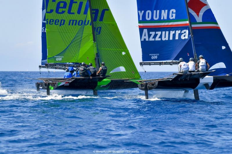 Il team Young Azzurra e FlyingNikka 74 in regata, Grand Prix 2.1 Persico 69F Cup. Foto credit: Marta Rovatti Studihrad/69F Media