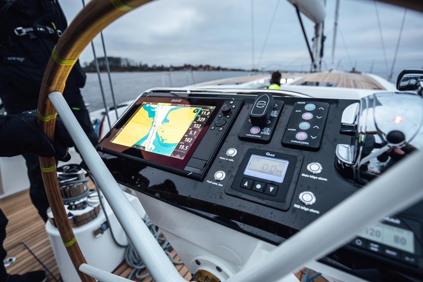 All manoeuvres can be done singlehanded from the helm at the touch of a button