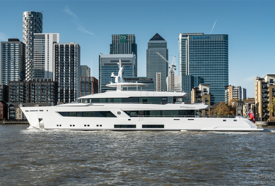 The new 55.5 m motoryacht Moon Sand arrives in London  