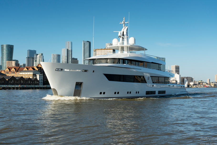 The new 55.5 m motoryacht Moon Sand arrives in London  