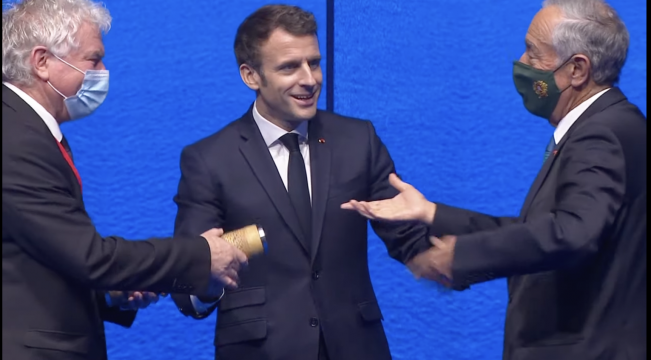 Relay4Nature at the One Ocean Summit with Mayor of Brest François Cuillandre, French President Emmanuel Macron and President of Portugal, Marcelo Rebelo de Sousa
© One Ocean Summit