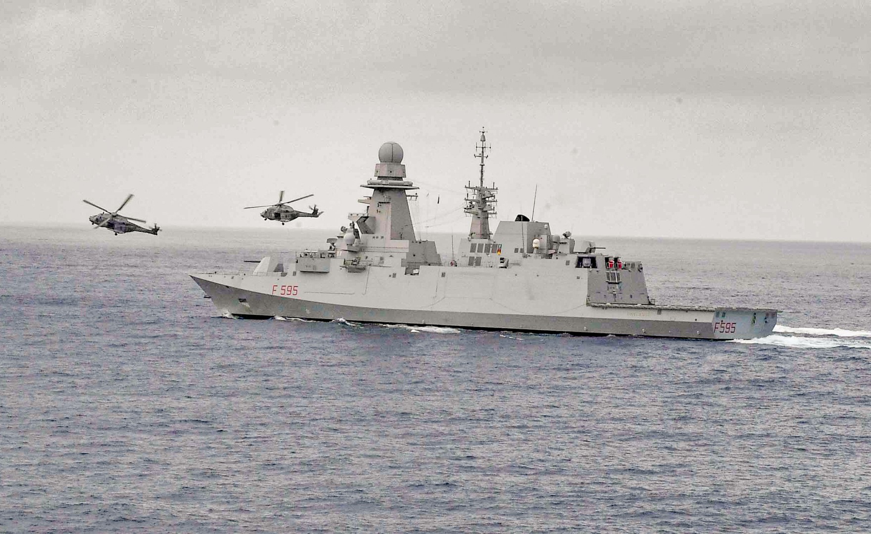 Marina Militare: Intervento di nave Rizzo in assistenza ad un mercantile attaccato dai pirati