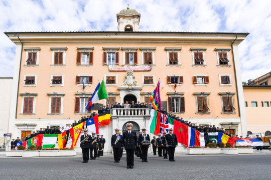 La parata delle Marine estere alla vigilia della Naval Academies Regatta