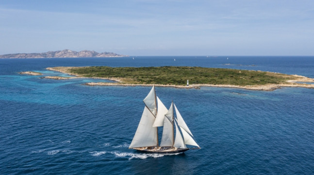 Mariette of 1915, Giorgio Armani Superyacht Regatta 2022.
Foto credit: YCCS/Studio Borlenghi