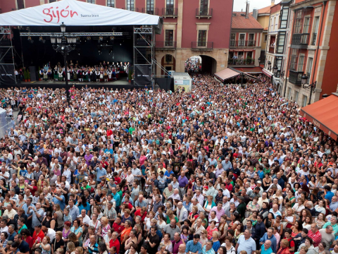 Gijón, the Asturian Capital is gearing up for intense festivities in the coming weeks while hosting the GGR Prologue. @turismogijon