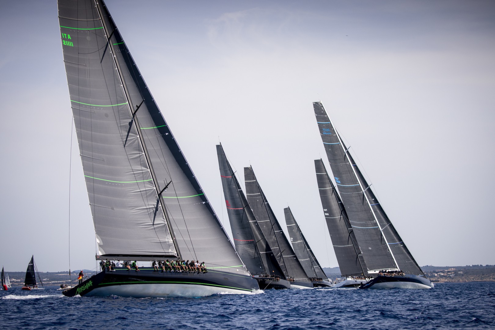 Today's start for the Palmavela Maxis saw Morgana up by the committee boat with Magic Carpet Cubed mid-line. Photo ©SailingShots by Maria Muiña